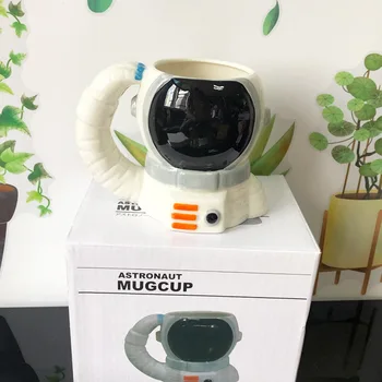 350ML 3D Astronaut Coffee Mug Creative Ceramic Milk Tea Cups Astronaut Helmet mugs coffee cups with handle Drinkware Friend gift
350ML 3D Astronaut Coffee Mug Creative Ceramic Milk Tea Cups Astronaut Helmet mugs coffee cups with handle Drinkware Friend gift