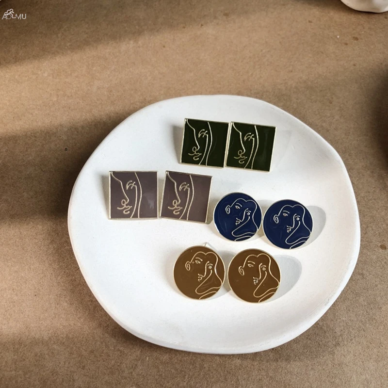AOMU Korea Trendy Vintage Human Face Stud Earrings Geometric Square Alloy Drop Glaze Earrings for Women Girls Fashion Jewelry
AOMU Korea Trendy Vintage Human Face Stud Earrings Geometric Square Alloy Drop Glaze Earrings for Women Girls Fashion Jewelry
