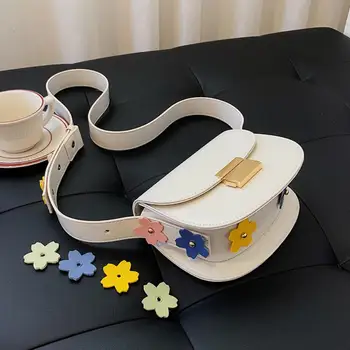 Solid color Saddle bag 2020 New High-quality Leather Women's Designer Handbag Flowers Wide Shoulder strap Shoulder Messenger Bag
Solid color Saddle bag 2020 New High-quality Leather Women's Designer Handbag Flowers Wide Shoulder strap Shoulder Messenger Bag