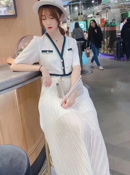 2020 Spring and Summer New Graceful V-neck Contrast Color Edge Waist women's Mid-length pleated Dress
2020 Spring and Summer New Graceful V-neck Contrast Color Edge Waist women's Mid-length pleated Dress
