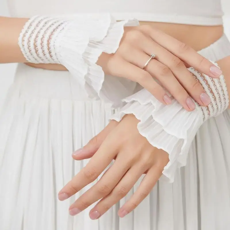 Decorated Cuff Fake Sleeves Autumn Winter Wild Sweater Decorative Sleeves Flounces Wrist Sleeves Pleated Wrist Accessory
Decorated Cuff Fake Sleeves Autumn Winter Wild Sweater Decorative Sleeves Flounces Wrist Sleeves Pleated Wrist Accessory