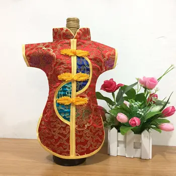 Vintage Chinese knot Christmas Wine Bottle Bag Cover Tang Dynasty Cheongsam Silk Brocade Clothes Party Weding Table Decor LA747
Vintage Chinese knot Christmas Wine Bottle Bag Cover Tang Dynasty Cheongsam Silk Brocade Clothes Party Weding Table Decor LA747