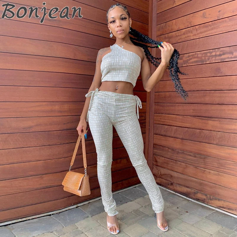 BONJEAN Striped Sportswear Two Piece One-shoulder Sets Tank Crop Top Leggings 2 Pieces Set Women Tracksuit Matching Outfits
BONJEAN Striped Sportswear Two Piece One-shoulder Sets Tank Crop Top Leggings 2 Pieces Set Women Tracksuit Matching Outfits