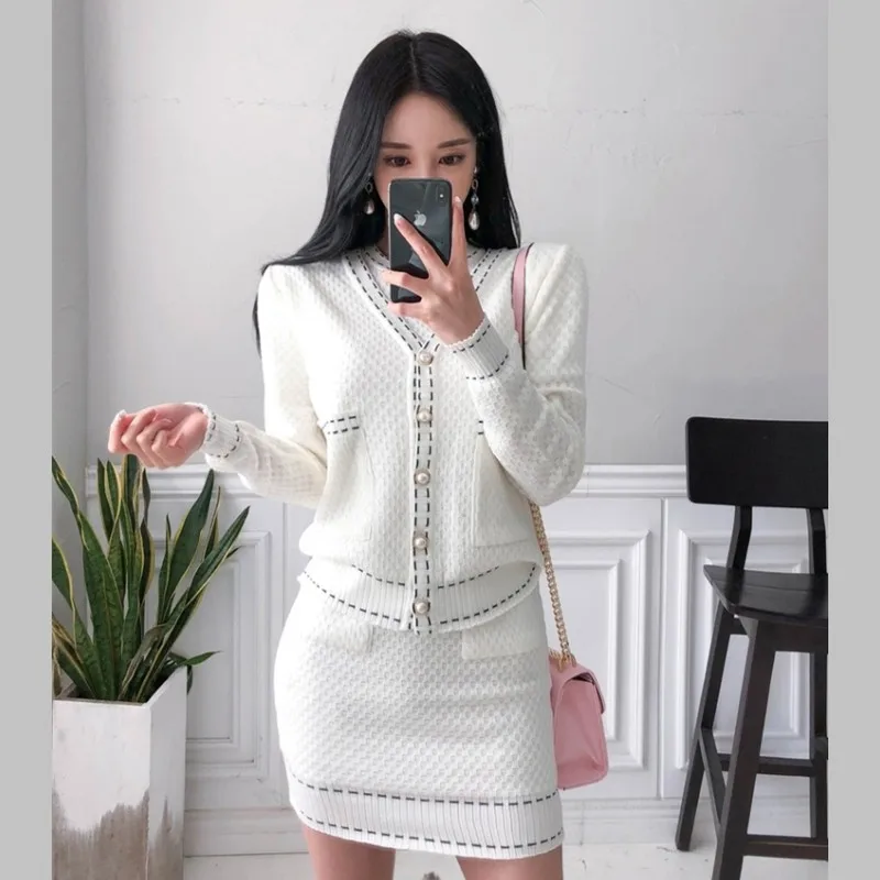 2019 Autumn Winter Solid Long-sleeved V-Neck Cardigan Sweater + Mini Sheath Dresses Set Women Casual 2pcs Knitted Suit
2019 Autumn Winter Solid Long-sleeved V-Neck Cardigan Sweater + Mini Sheath Dresses Set Women Casual 2pcs Knitted Suit
