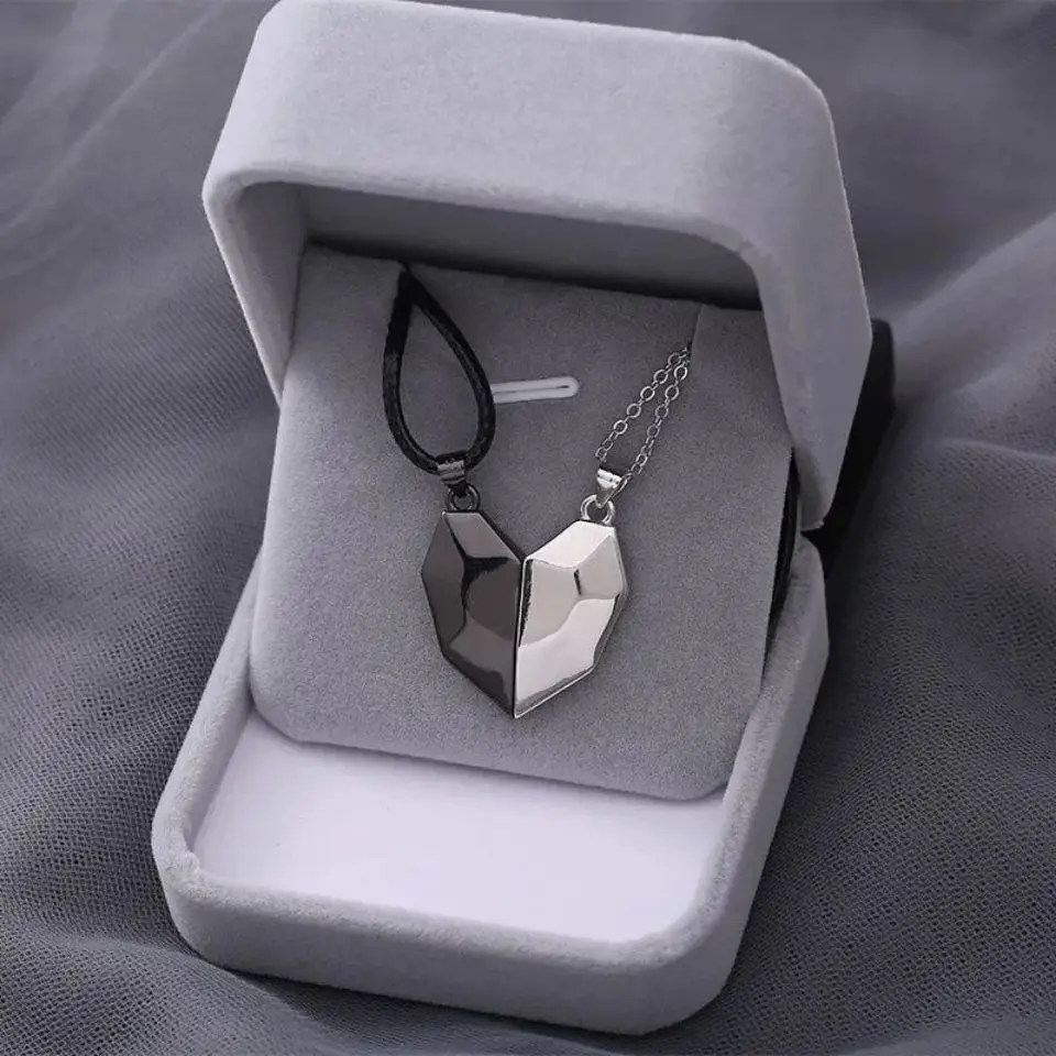 1Pair Magnetic Couple Heart Shape Necklace Gothic Punk Style for Men Jewelry Wedding Lovers Couples Valentine's Day Gift Gifts
1Pair Magnetic Couple Heart Shape Necklace Gothic Punk Style for Men Jewelry Wedding Lovers Couples Valentine's Day Gift Gifts