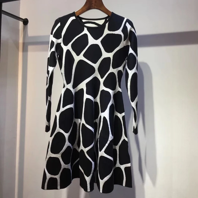 Women Knitted Dress Winter Autumn O-neck Black and White Knitwear Casual Long Sleeve Dress 
Women Knitted Dress Winter Autumn O-neck Black and White Knitwear Casual Long Sleeve Dress