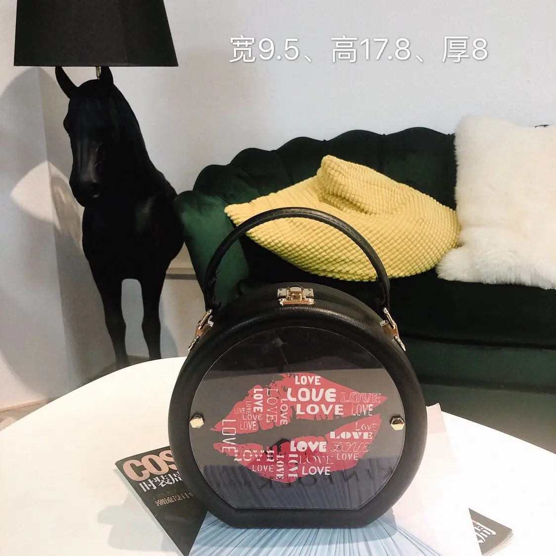 2019 autumn and winter new women's bag small round bag niche design fun bag fashion shoulder bag shoulder bag
2019 autumn and winter new women's bag small round bag niche design fun bag fashion shoulder bag shoulder bag
