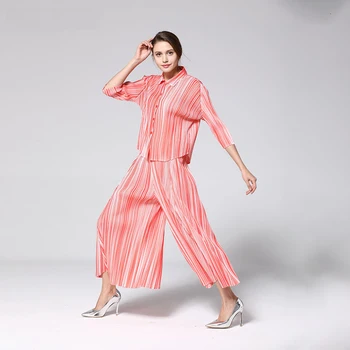 LANMREM 2020 New Fashion Pattern Pleated Retro Leisure Style Seven Point Sleeve Round Neck Shirt Striped Loose Pants Suit AD055
LANMREM 2020 New Fashion Pattern Pleated Retro Leisure Style Seven Point Sleeve Round Neck Shirt Striped Loose Pants Suit AD055