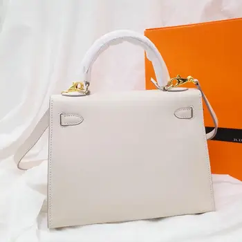 2020 Classic luxury lady with diagonal cross dual purpose handbag.Fashion steel hardware perfect details
2020 Classic luxury lady with diagonal cross dual purpose handbag.Fashion steel hardware perfect details