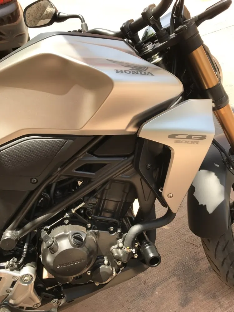 CB300R1