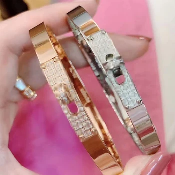 New Arrival Titanium steel bracelet H horse Classic style Inlay shiny zircon bangles high quality Ladies' Women's jewelry gift
New Arrival Titanium steel bracelet H horse Classic style Inlay shiny zircon bangles high quality Ladies' Women's jewelry gift