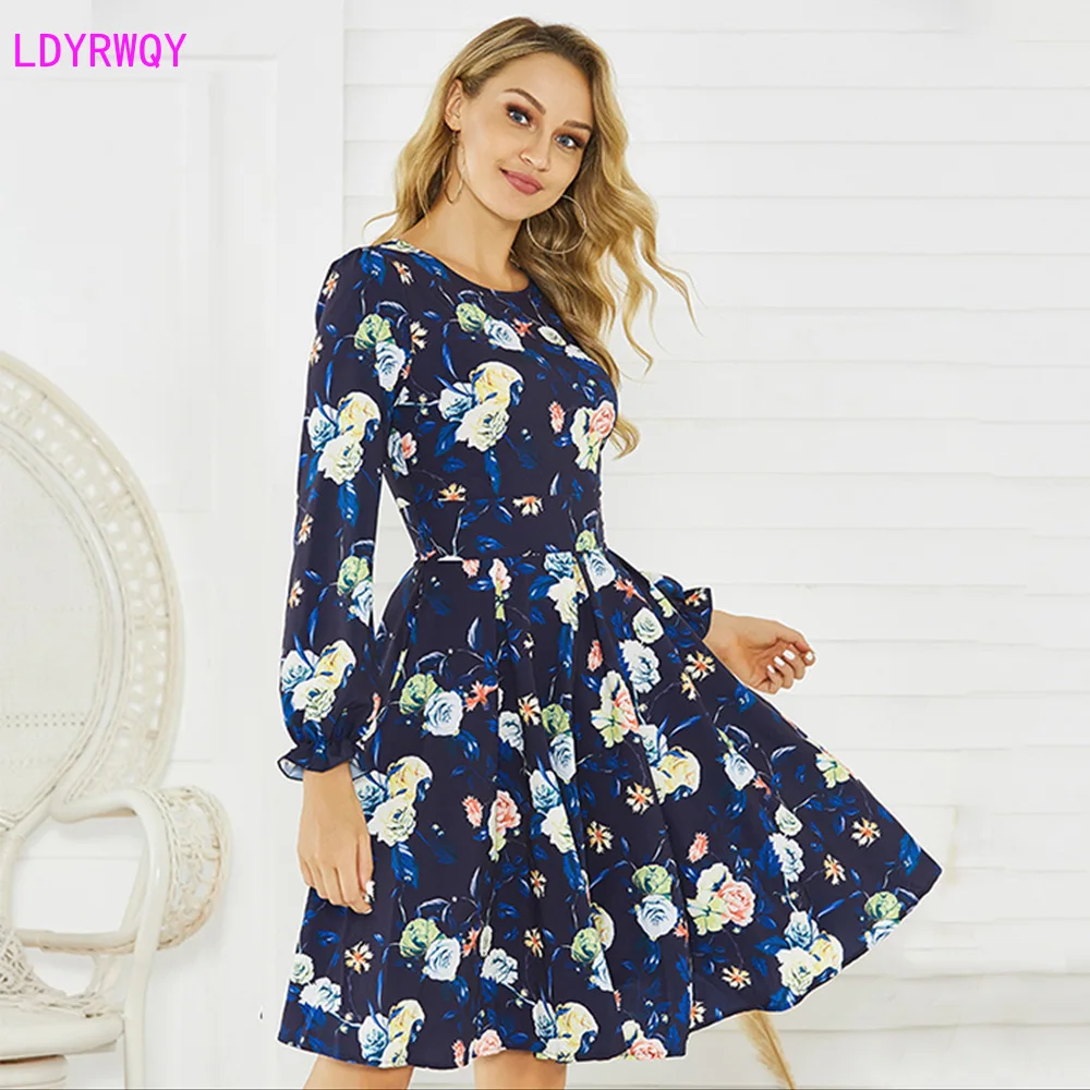 2019 autumn and winter new women's European and American style printed round neck long-sleeved elegant vintage dress
2019 autumn and winter new women's European and American style printed round neck long-sleeved elegant vintage dress