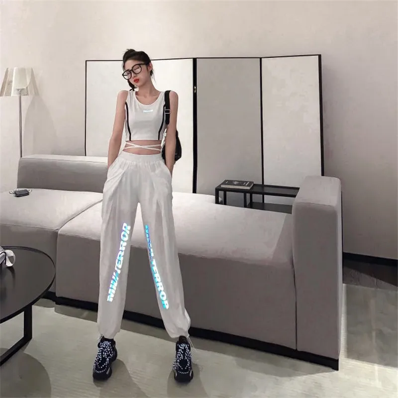 Streetwear Women 2 Pieces Set Top and Pants Outfits Letter Print Reflective Loose Korean Pants Sports Suit Outdoor Sweatpants
Streetwear Women 2 Pieces Set Top and Pants Outfits Letter Print Reflective Loose Korean Pants Sports Suit Outdoor Sweatpants