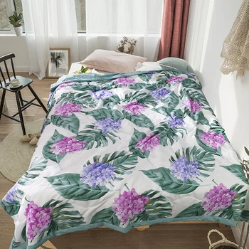 Cotton printed fabric is soft and skin-friendly Multi-function quilt can be used in different seasons
Cotton printed fabric is soft and skin-friendly Multi-function quilt can be used in different seasons