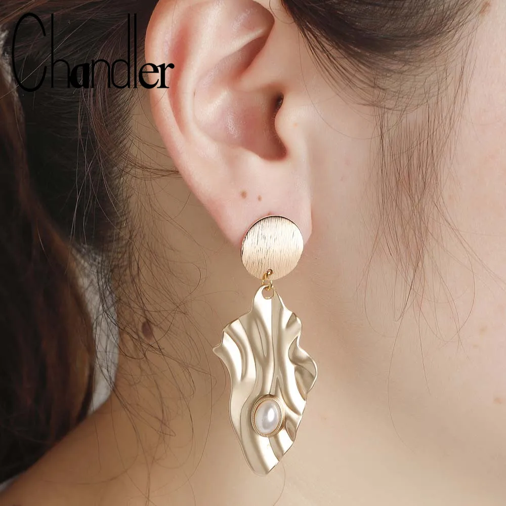 Chandler Gold Color Irrigular Mussel Pearl Earring For Women Beach Surf Dangle Earring Summer Jewelry Creative Metal Bronics
Chandler Gold Color Irrigular Mussel Pearl Earring For Women Beach Surf Dangle Earring Summer Jewelry Creative Metal Bronics