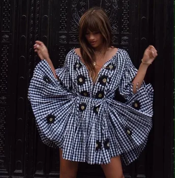 2020 Women Vintage Dress Floral Embroidery Fashion Black Dress Holiday Sunflower Pendulum Plaid Dress A-line Vestidos De Fiesta
2020 Women Vintage Dress Floral Embroidery Fashion Black Dress Holiday Sunflower Pendulum Plaid Dress A-line Vestidos De Fiesta