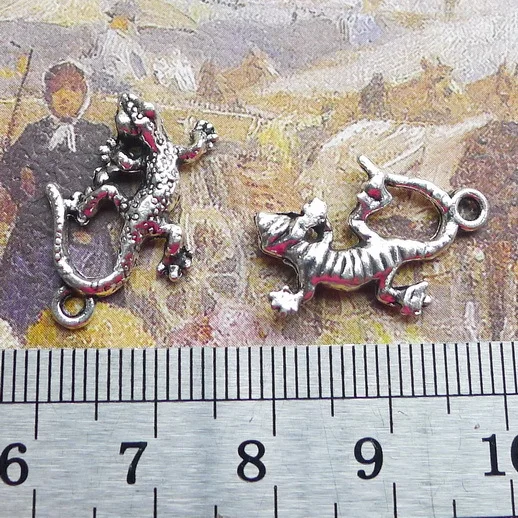 20PCS/Lot 15mm*21mm Antique Silver Color Gecko Charm Pendants For Jewelry Making DIY Handmade Craft
20PCS/Lot 15mm*21mm Antique Silver Color Gecko Charm Pendants For Jewelry Making DIY Handmade Craft
