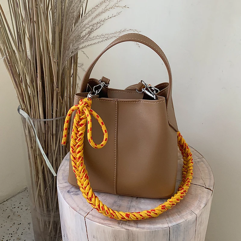 Retro Fashion Female Handbag Designer Strap Bucket Bag Handbag Female Messenger Bag Female Shoulder Bag Bolsa Feminina Sac
Retro Fashion Female Handbag Designer Strap Bucket Bag Handbag Female Messenger Bag Female Shoulder Bag Bolsa Feminina Sac