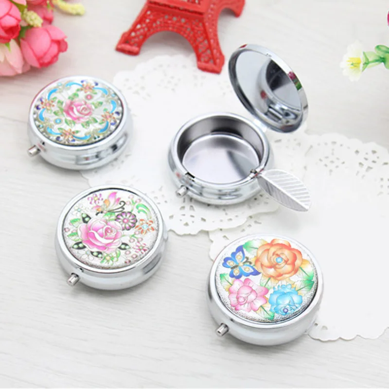 

Eco-friendly Metal Alloy Pocket Smoke Ash Tray Random Color Mini Ashtray Portable Round Shape 1Pcs Cigarette Keychain