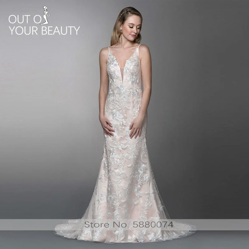 Champagn Wedding Dress 2020 Luxury V-Neck Sleeveless Spaghetti Straps Zipper Applique Lace Embroidered 50cm Tail Banquet Dress
Champagn Wedding Dress 2020 Luxury V-Neck Sleeveless Spaghetti Straps Zipper Applique Lace Embroidered 50cm Tail Banquet Dress
