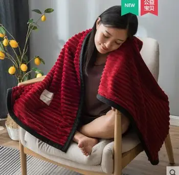 Office air conditioning nap blanket single small blanket female cover leg blanket thin section portable summer plane quilt 
Office air conditioning nap blanket single small blanket female cover leg blanket thin section portable summer plane quilt