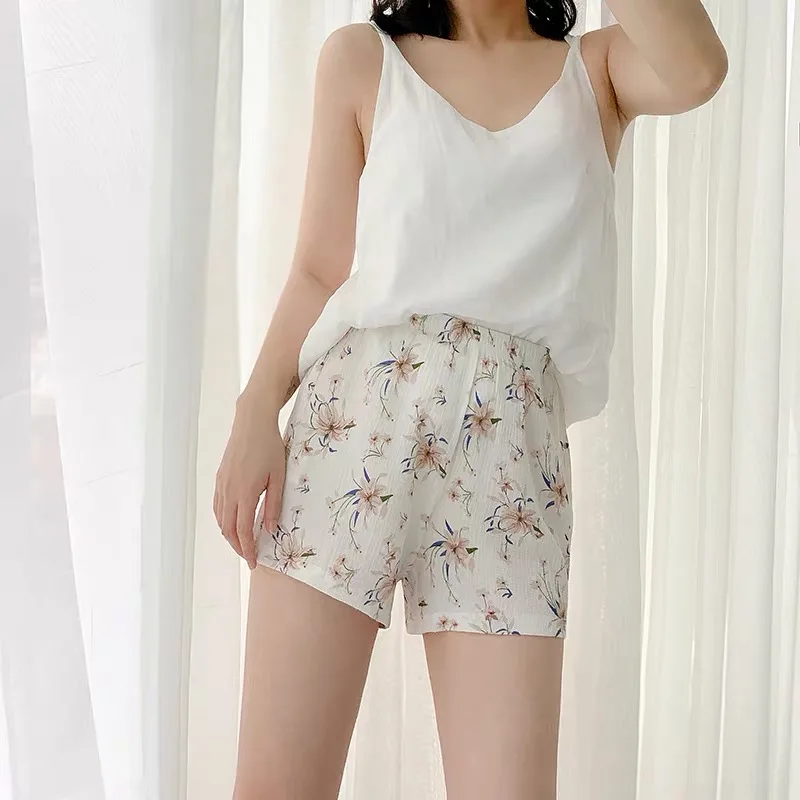 Women's Floral Chiffon Summer Shorts Casual Loose Polka Dot Korean Fashion Harajuku Beach Girls Printing Safety Shorts S-3XL
Women's Floral Chiffon Summer Shorts Casual Loose Polka Dot Korean Fashion Harajuku Beach Girls Printing Safety Shorts S-3XL