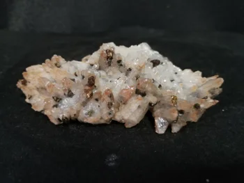 65.5gMineral samples of natural pink calcite and pyrite Association
65.5gMineral samples of natural pink calcite and pyrite Association