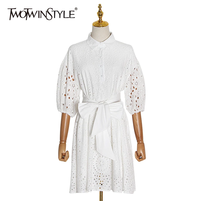Женское ажурное платье TWOTWINSTYLE мини-платье с отложным воротником и