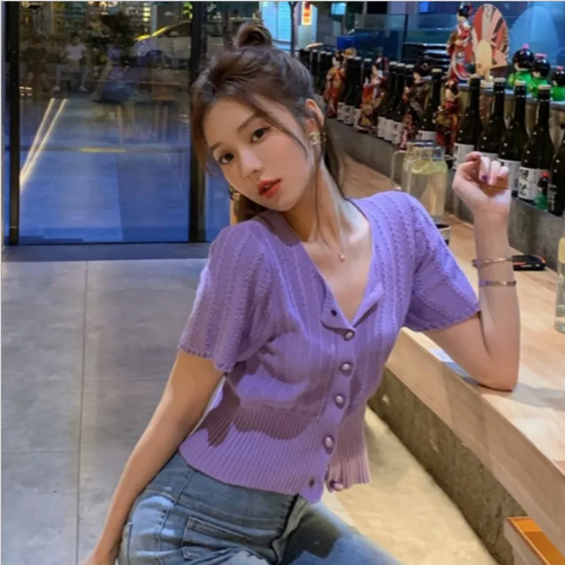 Tops INS Fashion Short-Sleeved Cardigan Women's Spring Outdoor Short Top Thin Casual Computer Knitted V-Neck Cardigans Button
Tops INS Fashion Short-Sleeved Cardigan Women's Spring Outdoor Short Top Thin Casual Computer Knitted V-Neck Cardigans Button