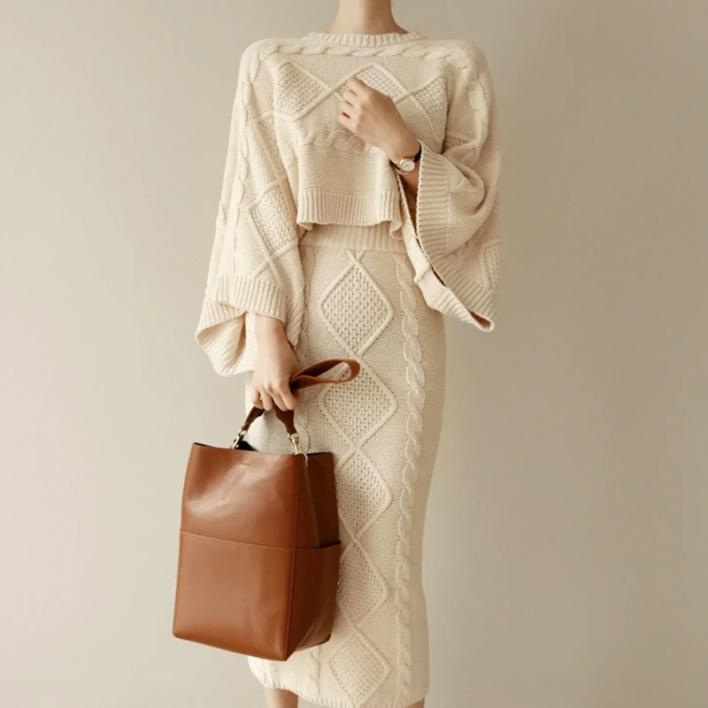 2019 Autumn Winter Twist Jacquard Sweater Knitted Skirts Suits Batwing Sleeve Loose Tops+ Bodycon Split Pencil Skirt 2 Piece set
2019 Autumn Winter Twist Jacquard Sweater Knitted Skirts Suits Batwing Sleeve Loose Tops+ Bodycon Split Pencil Skirt 2 Piece set