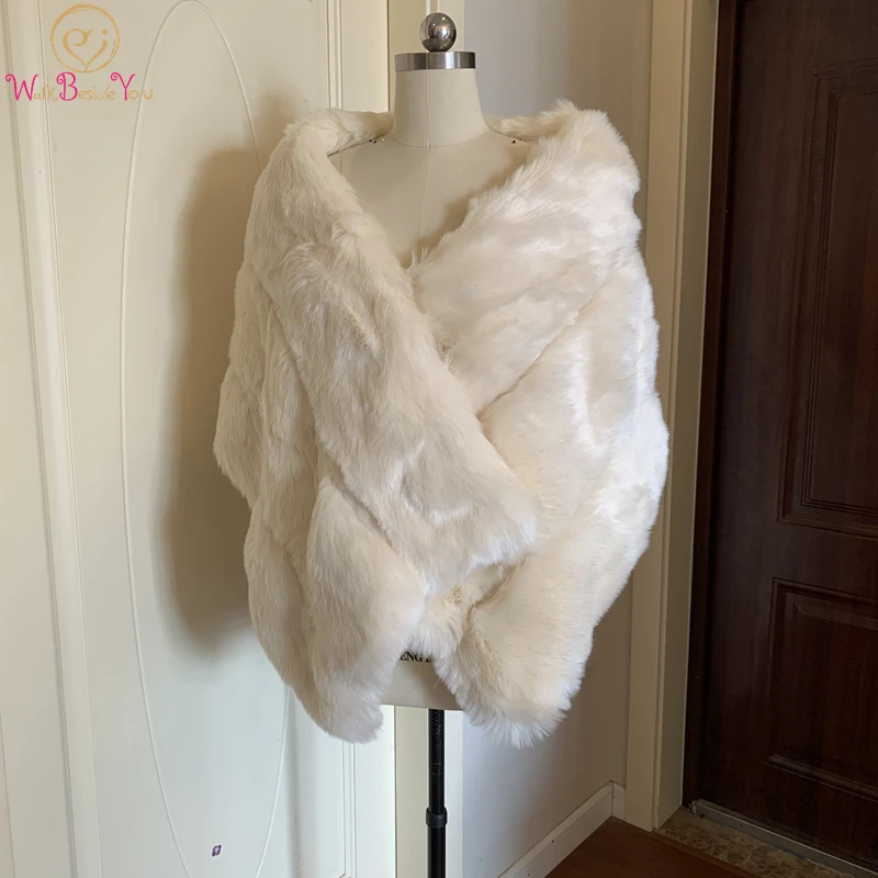 Walk Beside You Light Champagne Faux Fur Wedding Wrap Bolero Women Bride Shawl Winter Cape Shrugs for Women Mariage Jacket
Walk Beside You Light Champagne Faux Fur Wedding Wrap Bolero Women Bride Shawl Winter Cape Shrugs for Women Mariage Jacket