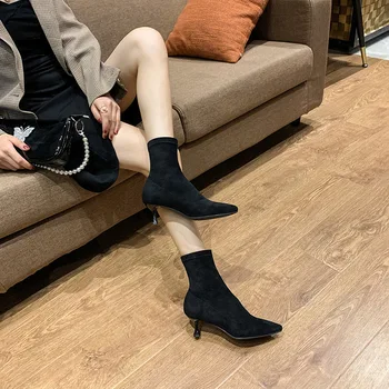 Autumn 2020 women's new high-heeled short boots black versatile medium boot cup heel skinny boots suede
Autumn 2020 women's new high-heeled short boots black versatile medium boot cup heel skinny boots suede