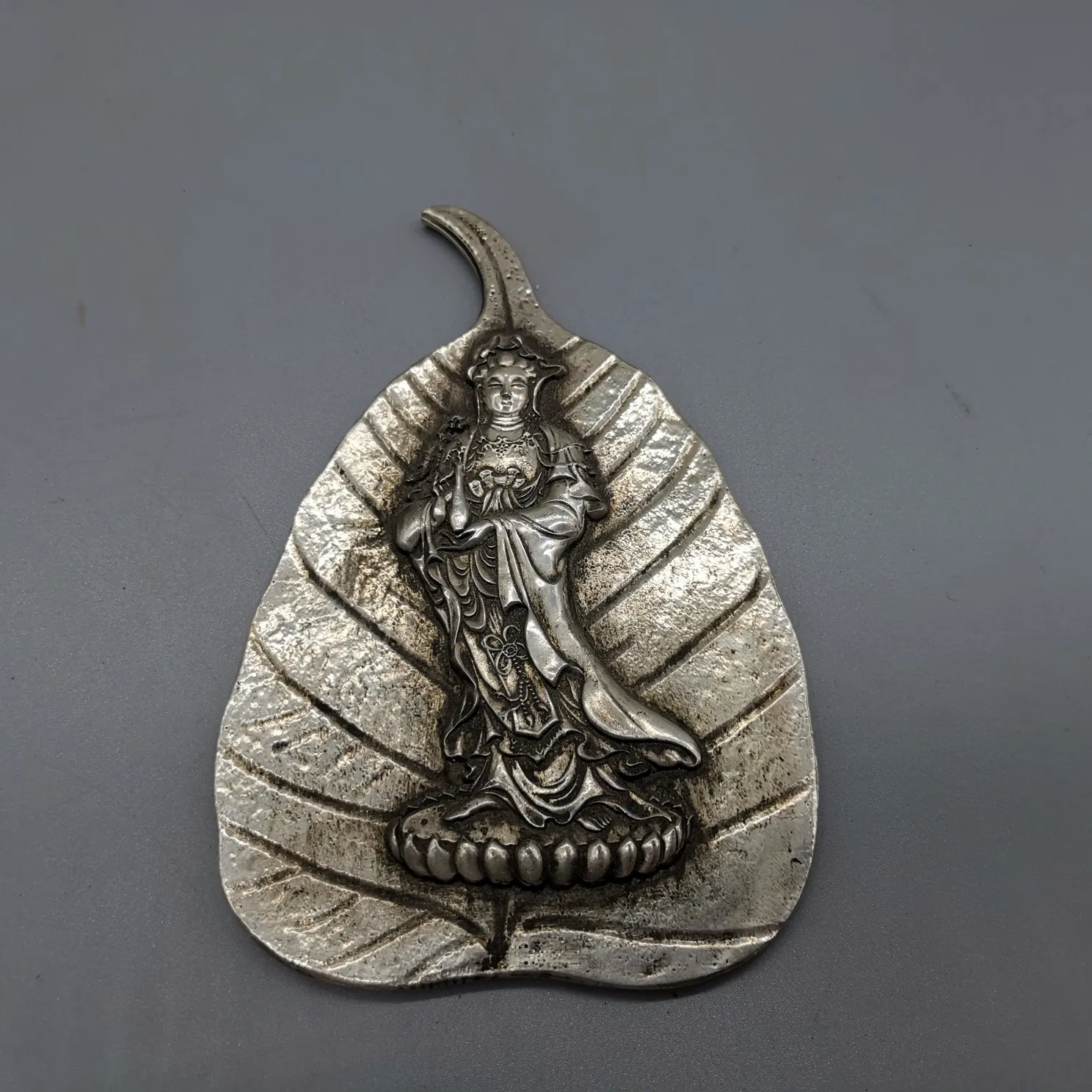 Искусственные серебряные медные листья скульптура из одного листа Гуаньинь