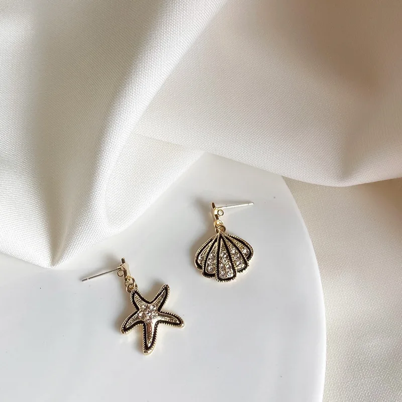 2020 New Asymmetric Earring Sea Shell Pendant Earrings Gold Statement Earrings For Women Weddings Party Irregular Jewelry Gift
2020 New Asymmetric Earring Sea Shell Pendant Earrings Gold Statement Earrings For Women Weddings Party Irregular Jewelry Gift
