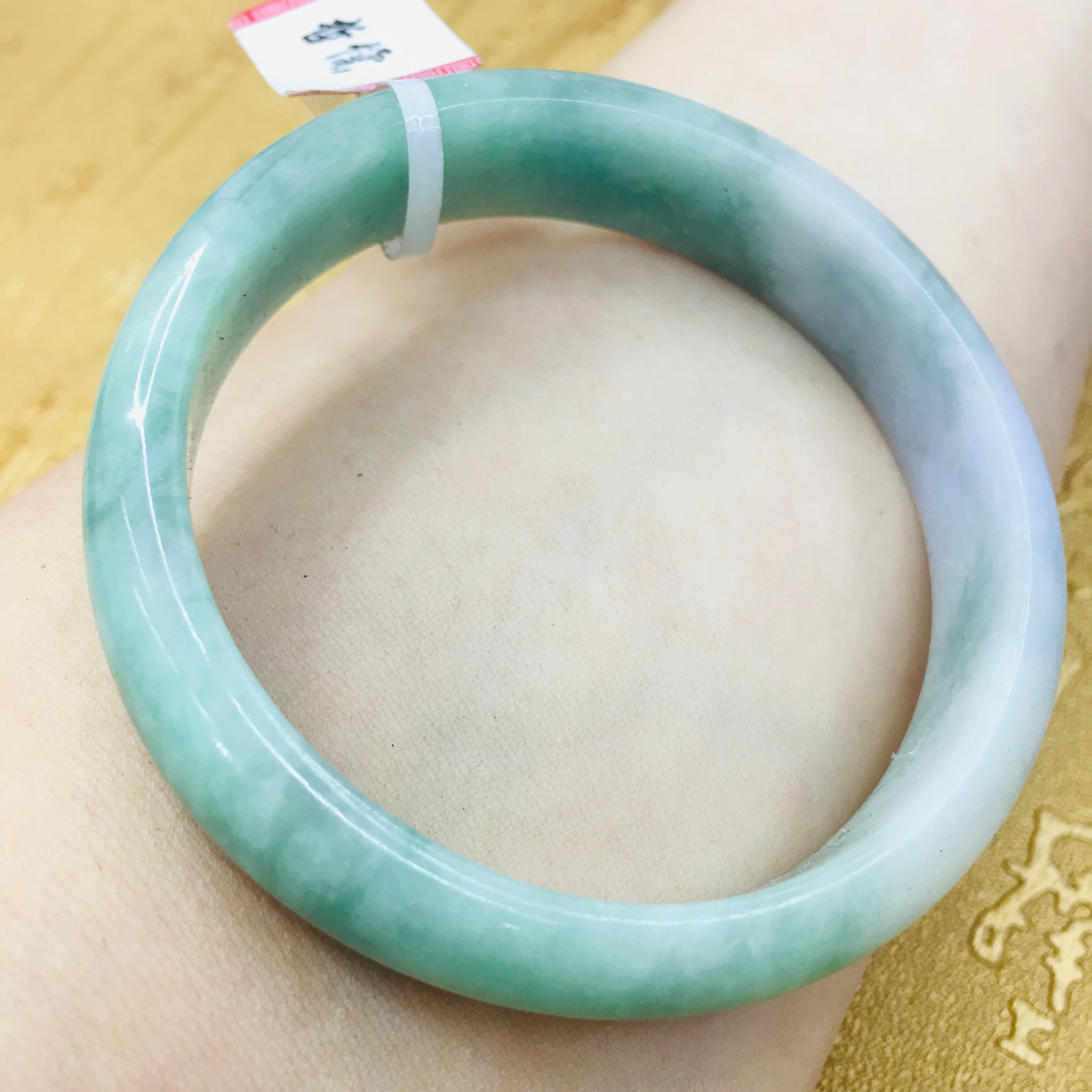 Natural JADESt Bracelet Beautiful Light Blue Two-tone A-level Princess Women's Bracelet Send Girlfriend to Mom
Natural JADESt Bracelet Beautiful Light Blue Two-tone A-level Princess Women's Bracelet Send Girlfriend to Mom