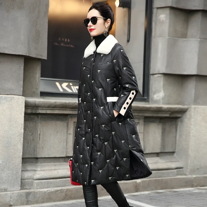 Leather Genuine Jacket Women Down Coats Embroidery Winter Jackets Natural Mink Fur Collar Sheepskin Coat Female VH9555 s
Leather Genuine Jacket Women Down Coats Embroidery Winter Jackets Natural Mink Fur Collar Sheepskin Coat Female VH9555 s