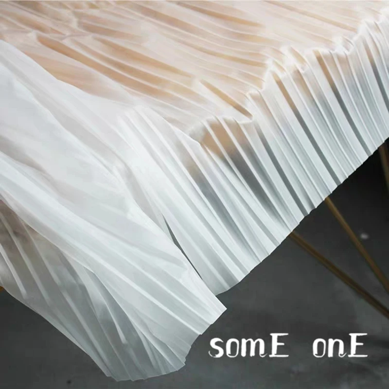 50x137cm White Translucent pleated TPU Fabric DIY Waterproof Clothes Crystal Bags Walking show Designer PVC Fabric
50x137cm White Translucent pleated TPU Fabric DIY Waterproof Clothes Crystal Bags Walking show Designer PVC Fabric