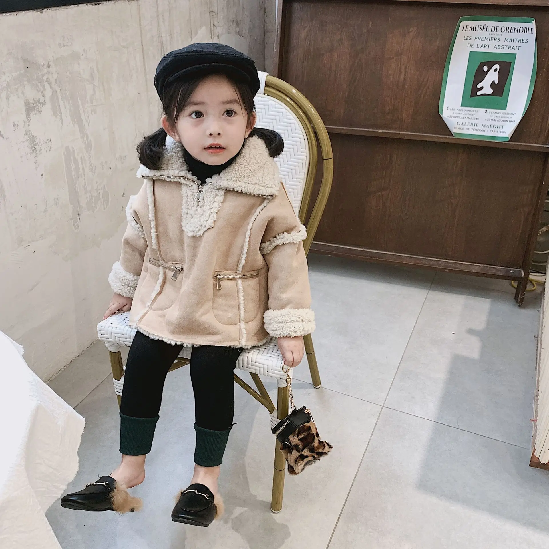 New Winter Korean style fashion artificial faux lamb fur with skin turn down collar thick jacket outwear for girls
New Winter Korean style fashion artificial faux lamb fur with skin turn down collar thick jacket outwear for girls