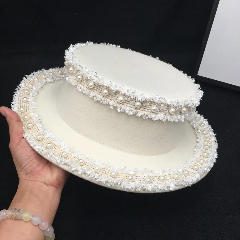 French aristocratic elegant small white hat wool, flat new winter web celebrity with British female
French aristocratic elegant small white hat wool, flat new winter web celebrity with British female