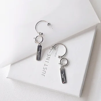 Paris Non-mainstream Designer Popular Brand Justin Simple Fashion Deconstructable Semi-Circle Tag Earrings Ear Stud, Hypoallerge
Paris Non-mainstream Designer Popular Brand Justin Simple Fashion Deconstructable Semi-Circle Tag Earrings Ear Stud, Hypoallerge