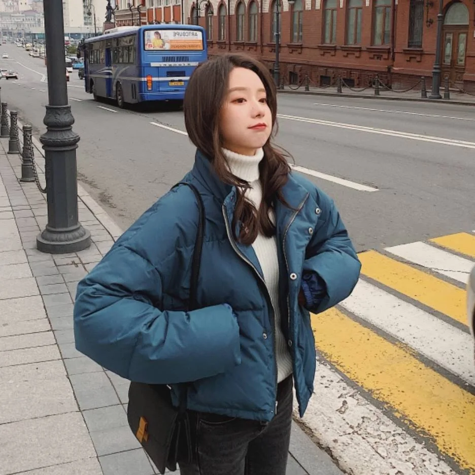 Photo Shoot INS Korean-style Simple Loose-Fit Short Handsome Stand Collar Bat Sleeve Short-height down Coat Cotton Overcoat Wome
Photo Shoot INS Korean-style Simple Loose-Fit Short Handsome Stand Collar Bat Sleeve Short-height down Coat Cotton Overcoat Wome