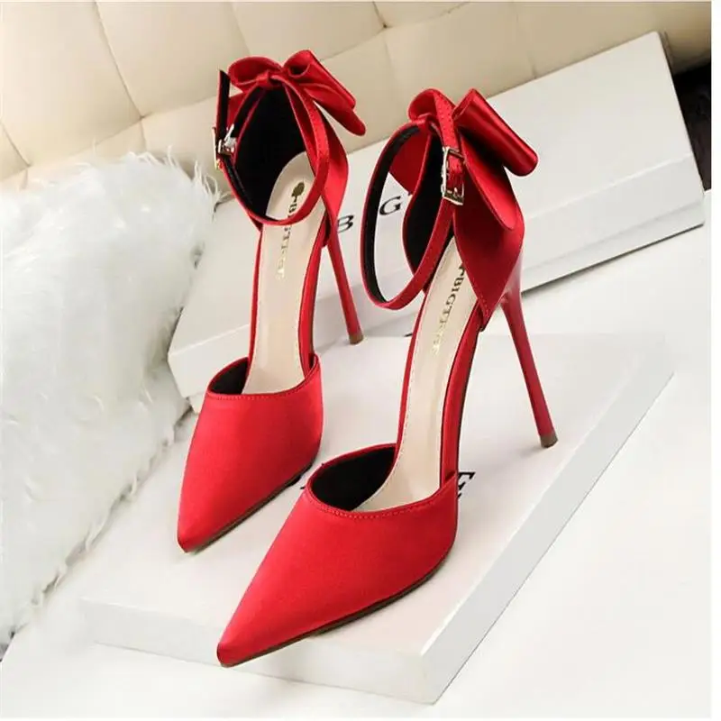 Korean Edition Sweet Beauty Shoes Stiletto Shallow mouth Cusp Silk and satin Hollow rear bow Strip sandals
Korean Edition Sweet Beauty Shoes Stiletto Shallow mouth Cusp Silk and satin Hollow rear bow Strip sandals
