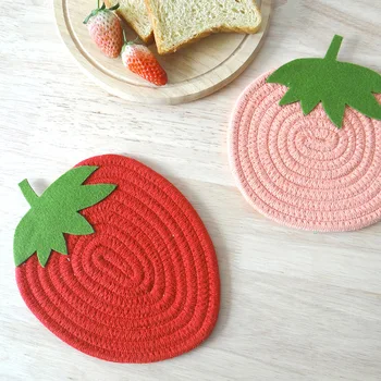 2pcs/set Mat Pads costers Small strawberry fruit series cotton rope mat insulation pad placemat placemats for table 
2pcs/set Mat Pads costers Small strawberry fruit series cotton rope mat insulation pad placemat placemats for table