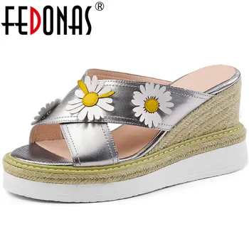 FEDONAS Fashion Flat Leather Sandals For Women Flowers Decoration Sweet Women Shoes 2020 Summer Wedding Party Shoes Woman Heels 
FEDONAS Fashion Flat Leather Sandals For Women Flowers Decoration Sweet Women Shoes 2020 Summer Wedding Party Shoes Woman Heels