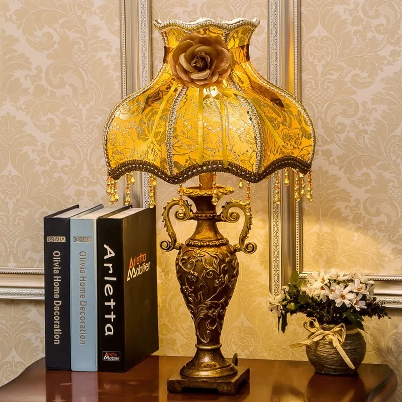 European Retro Table Lamp Fabric Lampshade Resin for Bedroom Decoration Bedside Home Indoor Decor Desk | Лампы и освещение
