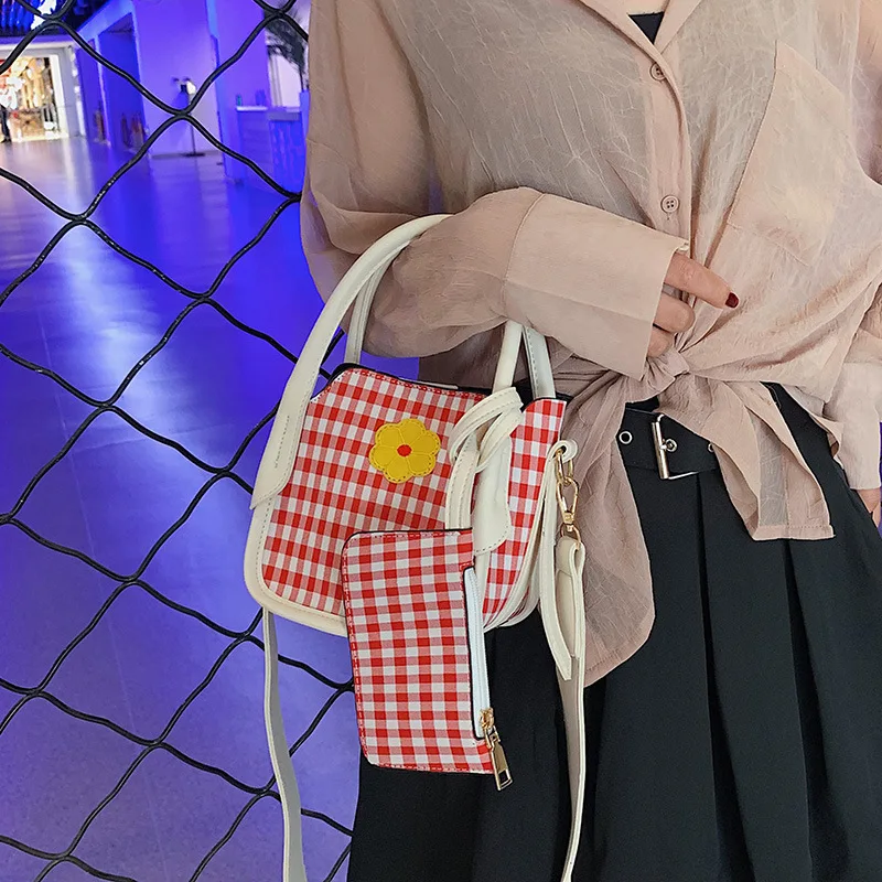 Little Fresh Girl 2019 Summer New Tide(two-piece set) Tilt satchel Girl check fashion handbag
Little Fresh Girl 2019 Summer New Tide(two-piece set) Tilt satchel Girl check fashion handbag