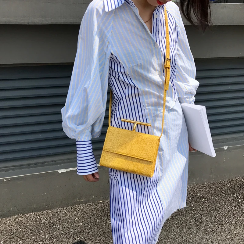 Fashion Serpentine Small Flap Bags Casual Women Crossbody Bag Chic Metal Handle Handbags Female Vintage Small Shoulder Bag Purse
Fashion Serpentine Small Flap Bags Casual Women Crossbody Bag Chic Metal Handle Handbags Female Vintage Small Shoulder Bag Purse