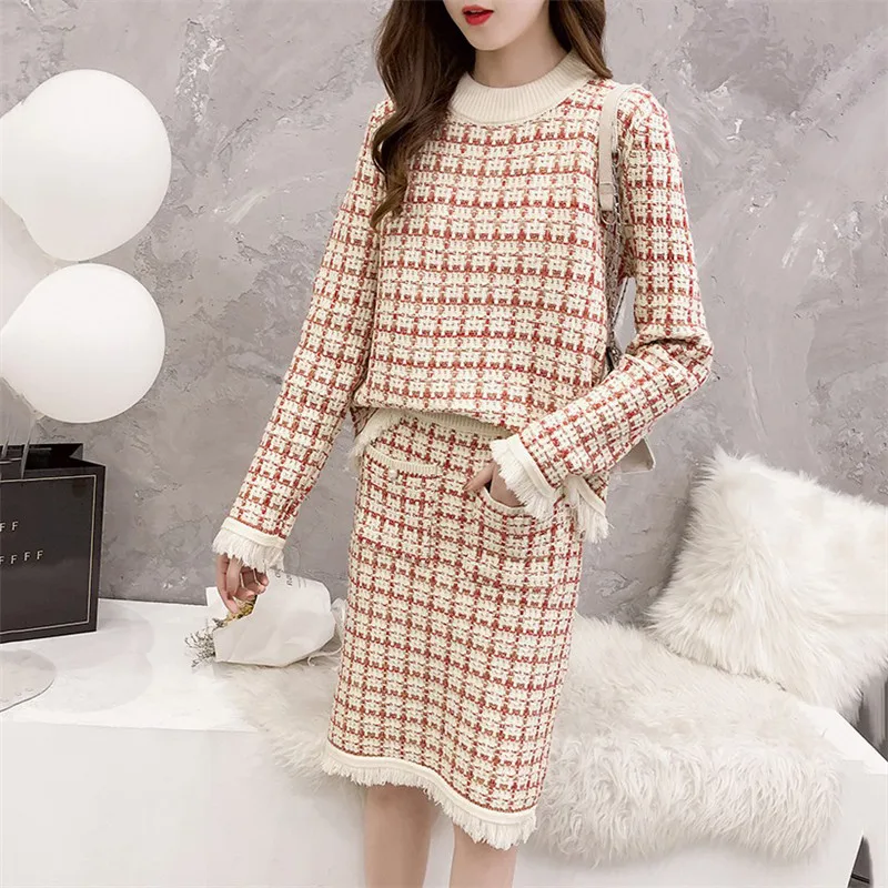 Two Piece Set Women Red Stripe Pullover Sweater and Mini Skirts Set 2019 New Autumn Winter Korean Fashion Tassel Clothing LD1204
Two Piece Set Women Red Stripe Pullover Sweater and Mini Skirts Set 2019 New Autumn Winter Korean Fashion Tassel Clothing LD1204