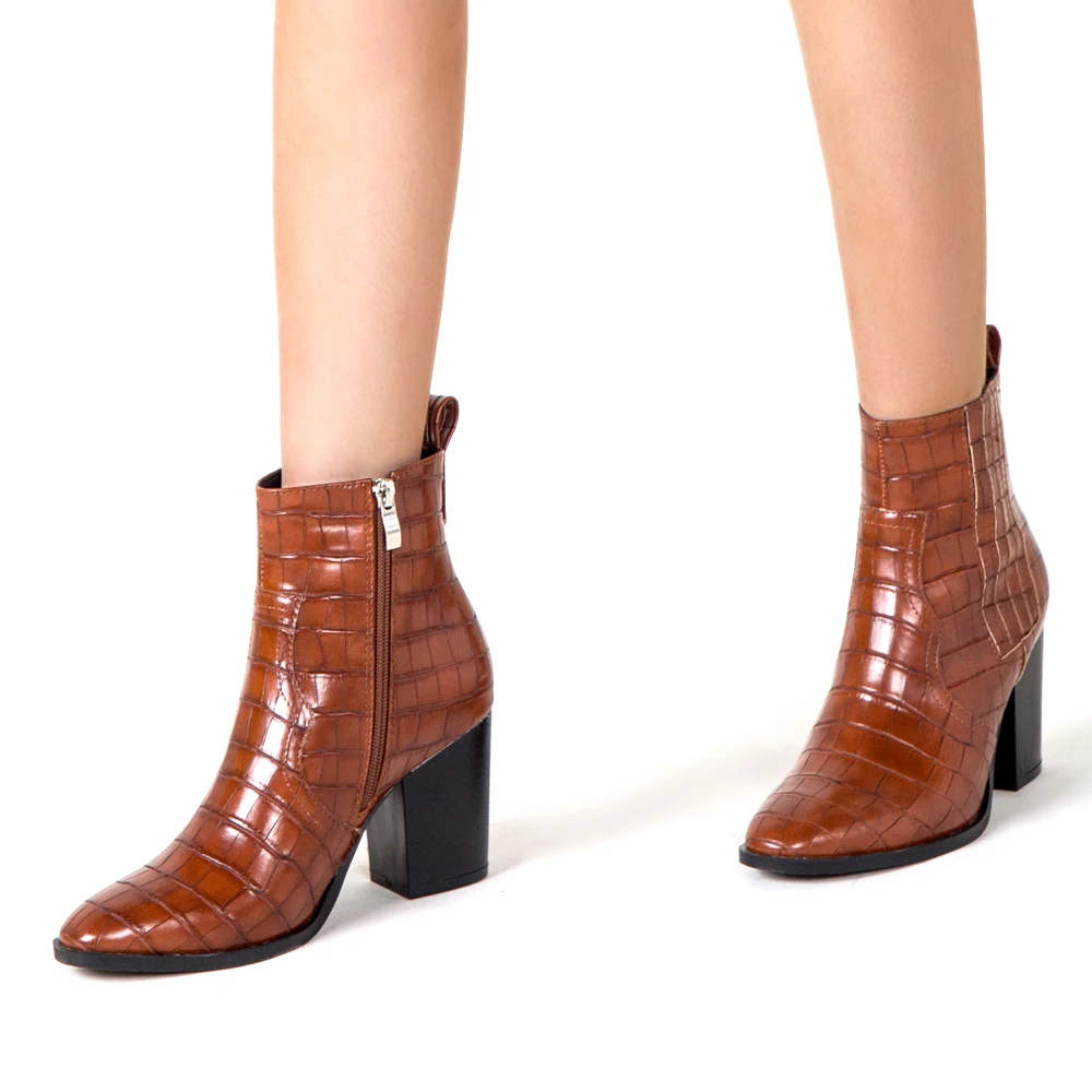 Spring autumn ankle boots heels 2020 stone pattern leather boots casual western block heel 8cm chelsea botas muje side zipper
Spring autumn ankle boots heels 2020 stone pattern leather boots casual western block heel 8cm chelsea botas muje side zipper