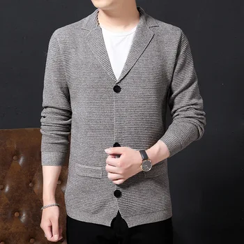 2020 Men's Winter New Lapel Casual Knitted Cardigan Youth Slim Business Three-Button Sweater 
2020 Men's Winter New Lapel Casual Knitted Cardigan Youth Slim Business Three-Button Sweater